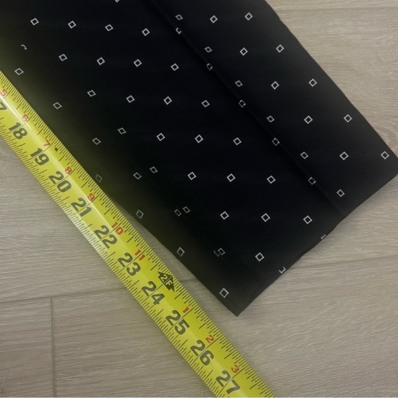 Talbot’s Ankle Pants Size 8 Black Geometric Squares all Over - Picture 4 of 5